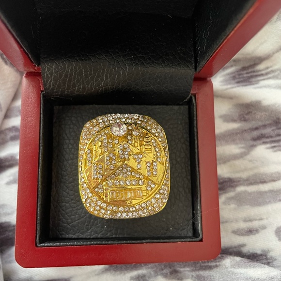 Toronto Raptors championship ring in Collectors box NBA - Picture 5 of 8